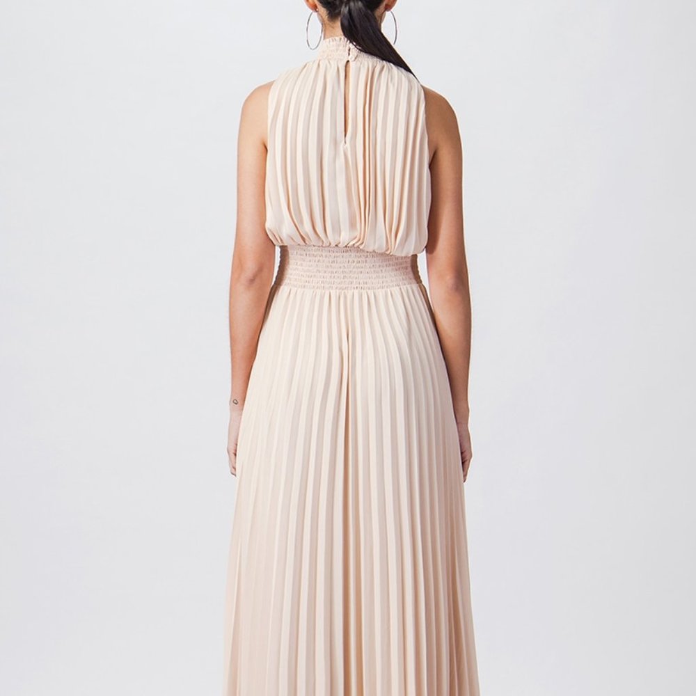 🌝Flowing Sleeveless Accordian Pleated Dresses - Picture 3 of 6